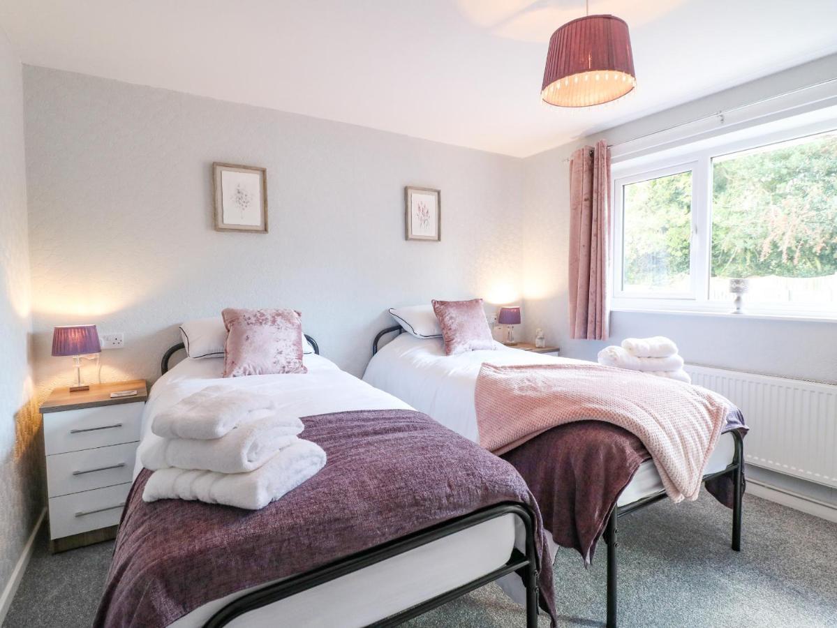 George'S Place Froghall Экстерьер фото